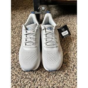Men’s tennis shoes size 10 NWT